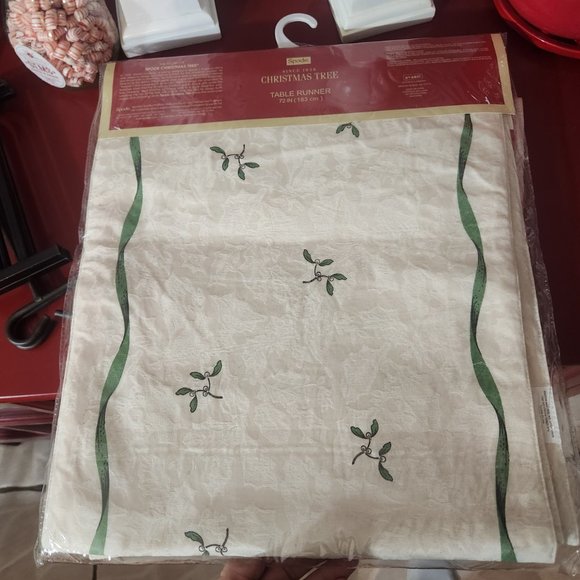 Spode Christmas Tree Table Runner 72" x 14" - Picture 5 of 7